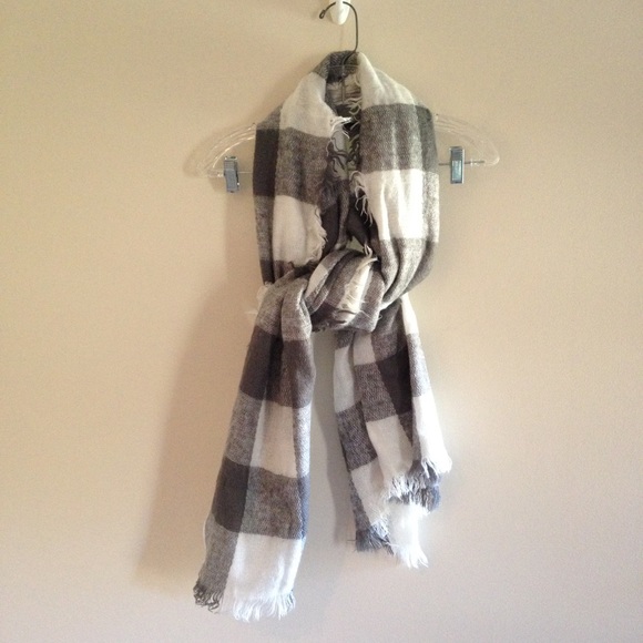 Fuzzy Gray and White Plaid Rectangle Blanket Scarf - Picture 1 of 9
